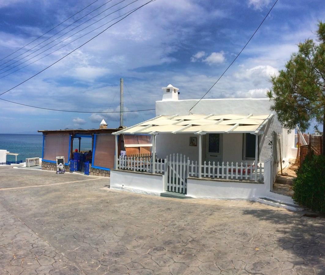 Traditional House By The Sea Mandrakia Exterior photo