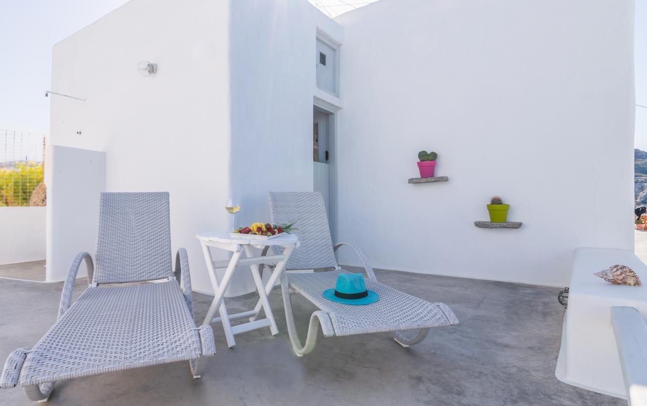 Traditional House By The Sea Mandrakia Exterior photo